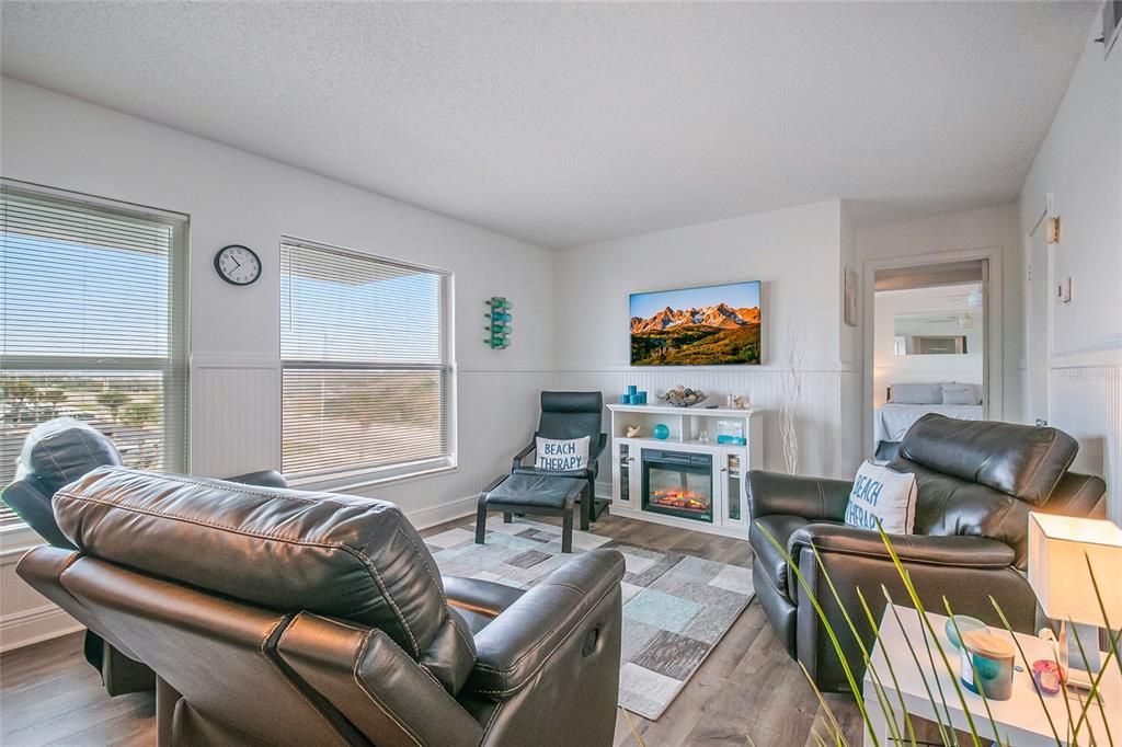 На продажу: $299,900 (1 спален, 1 ванн, 697 Квадратных фут)