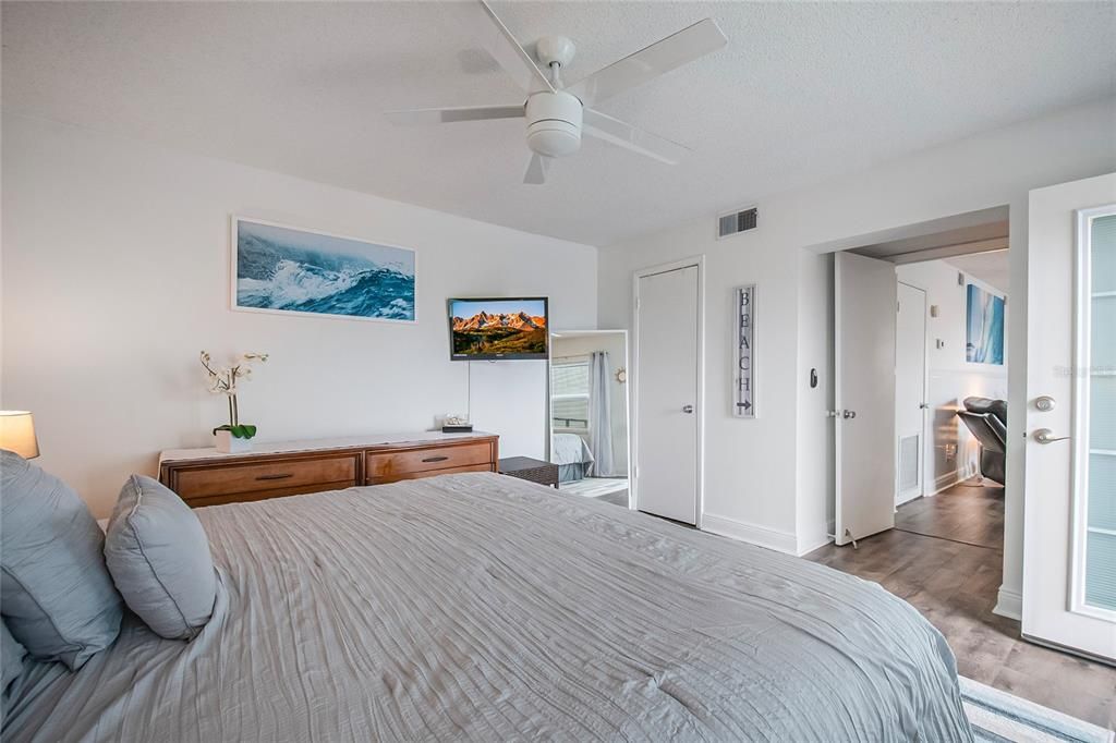 На продажу: $299,900 (1 спален, 1 ванн, 697 Квадратных фут)