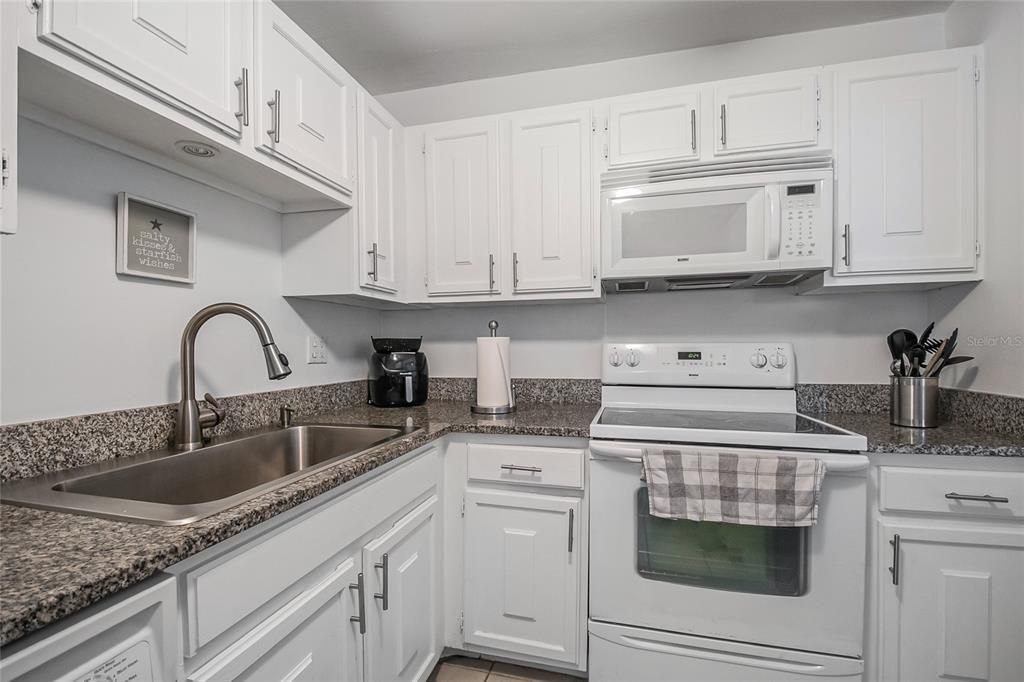 На продажу: $299,900 (1 спален, 1 ванн, 697 Квадратных фут)