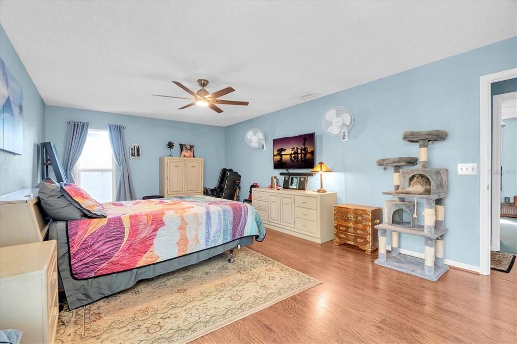 For Sale: $575,000 (3 beds, 2 baths, 2029 Square Feet)