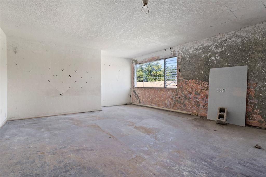 En Venta: $550,000 (5 camas, 2 baños, 4695 Pies cuadrados)