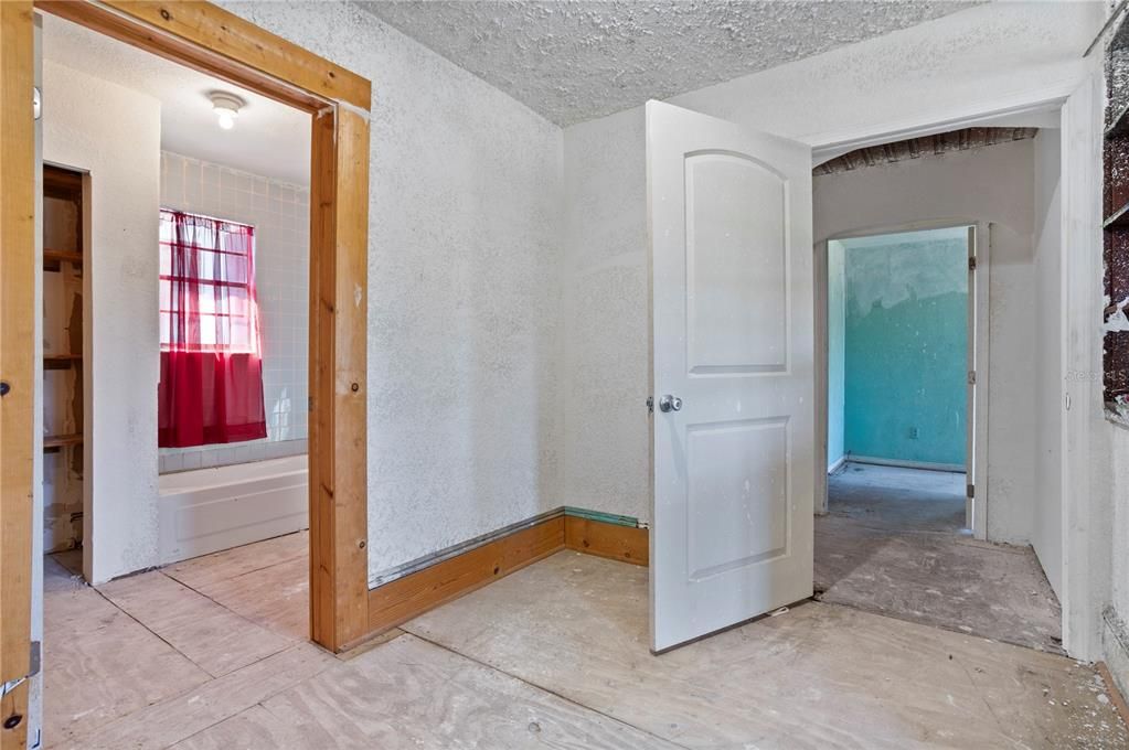 En Venta: $550,000 (5 camas, 2 baños, 4695 Pies cuadrados)