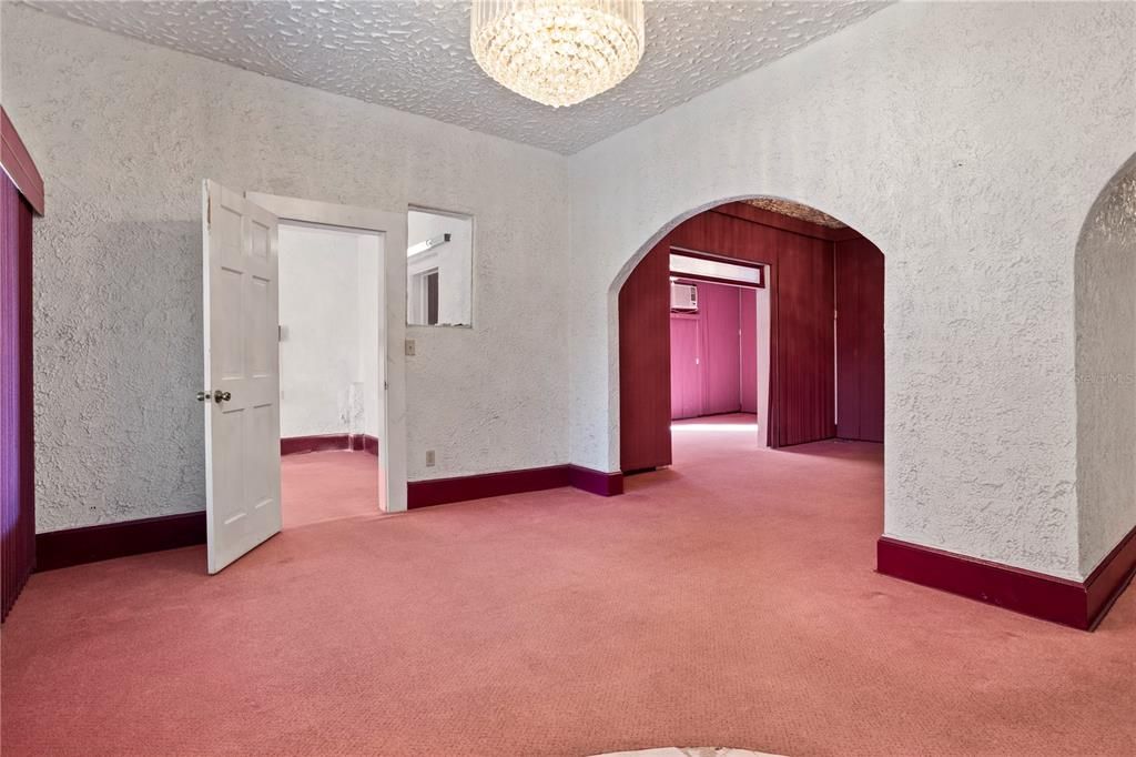 En Venta: $550,000 (5 camas, 2 baños, 4695 Pies cuadrados)