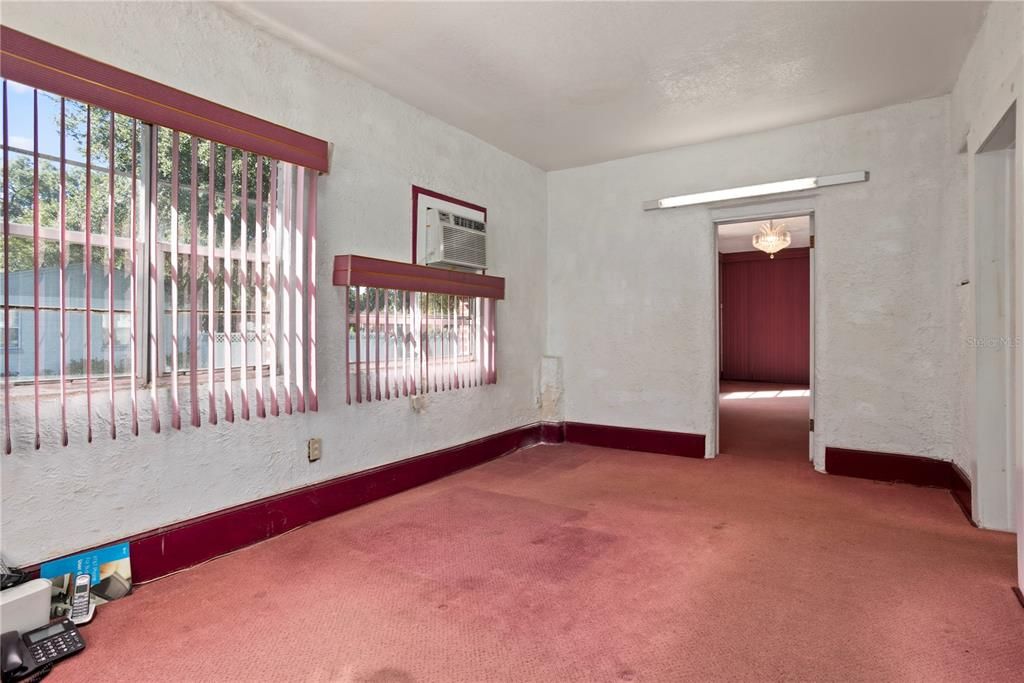 En Venta: $550,000 (5 camas, 2 baños, 4695 Pies cuadrados)