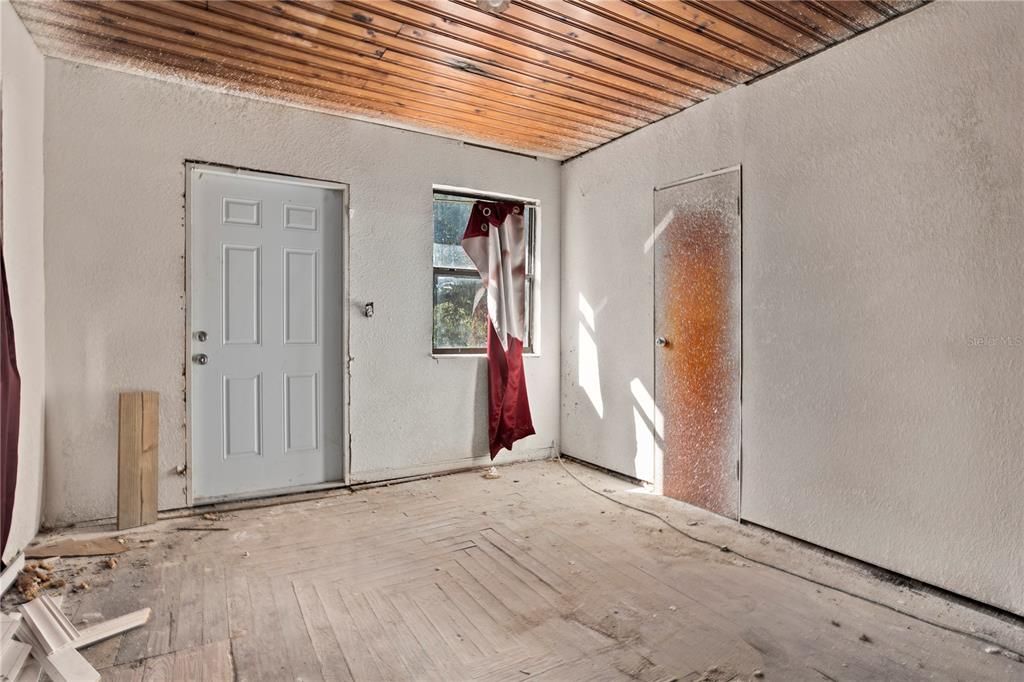 En Venta: $550,000 (5 camas, 2 baños, 4695 Pies cuadrados)