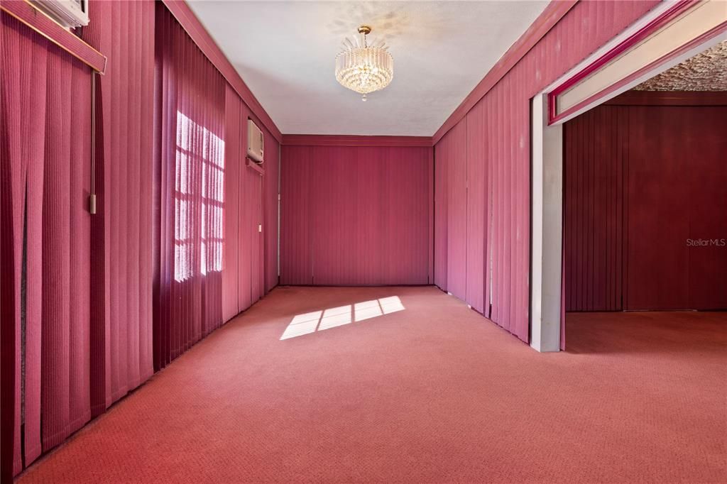 En Venta: $550,000 (5 camas, 2 baños, 4695 Pies cuadrados)