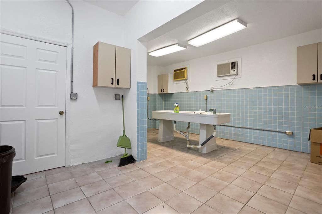 En Venta: $550,000 (5 camas, 2 baños, 4695 Pies cuadrados)