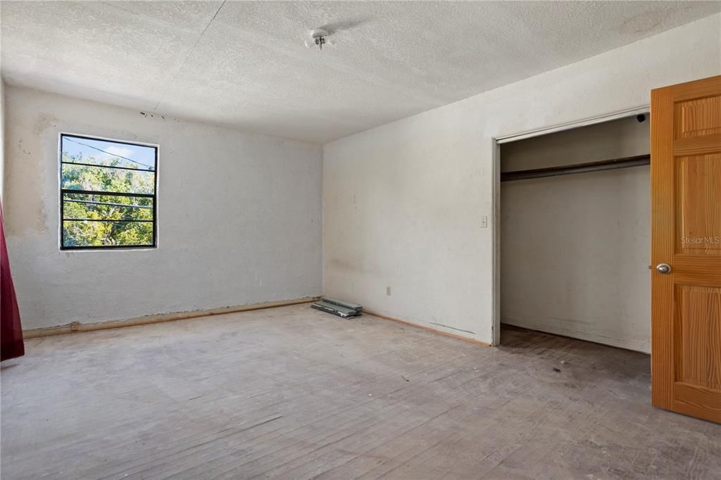 En Venta: $550,000 (5 camas, 2 baños, 4695 Pies cuadrados)