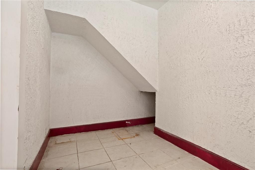 En Venta: $550,000 (5 camas, 2 baños, 4695 Pies cuadrados)