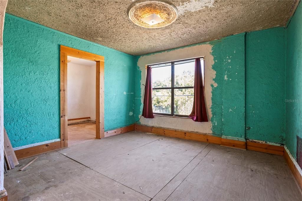 En Venta: $550,000 (5 camas, 2 baños, 4695 Pies cuadrados)