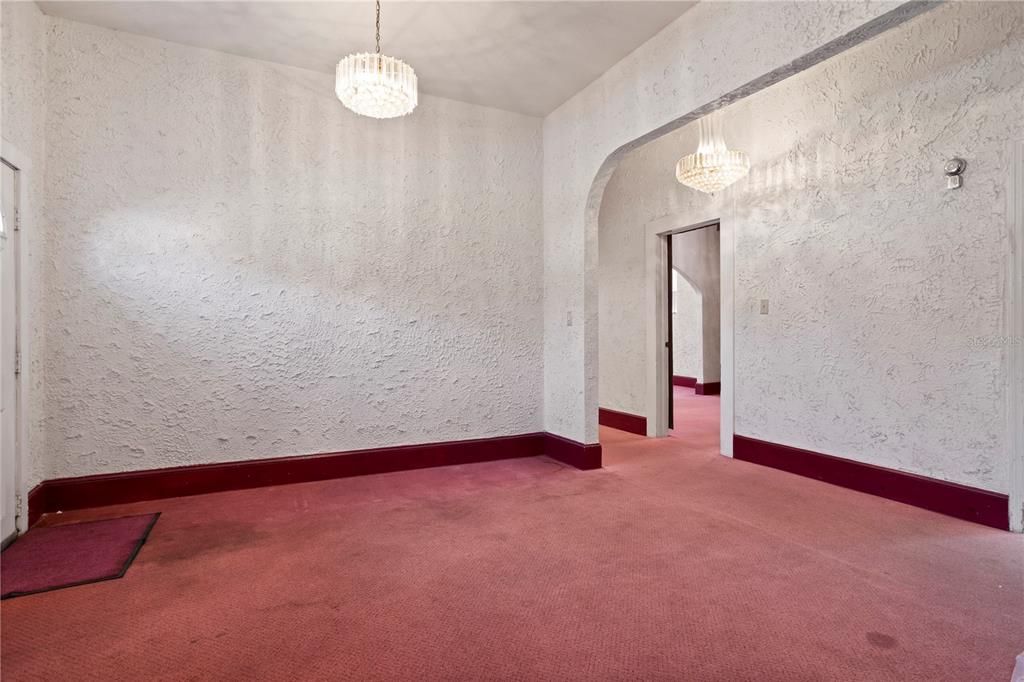 En Venta: $550,000 (5 camas, 2 baños, 4695 Pies cuadrados)