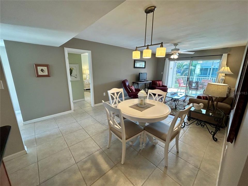 For Sale: $200,000 (2 beds, 2 baths, 1025 Square Feet)