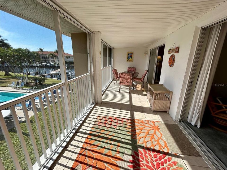 For Sale: $200,000 (2 beds, 2 baths, 1025 Square Feet)