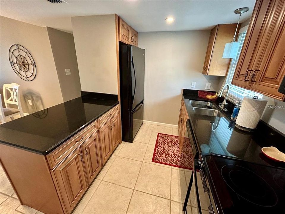 For Sale: $200,000 (2 beds, 2 baths, 1025 Square Feet)