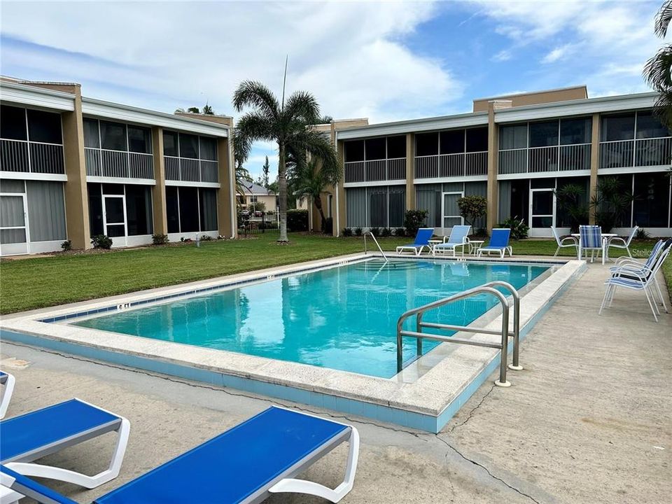 For Sale: $200,000 (2 beds, 2 baths, 1025 Square Feet)