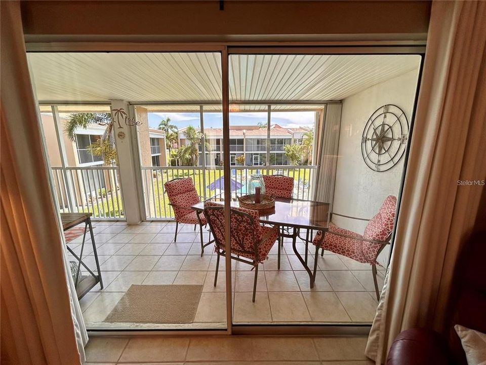 For Sale: $200,000 (2 beds, 2 baths, 1025 Square Feet)