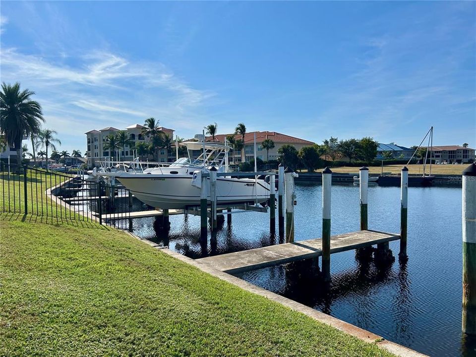 For Sale: $200,000 (2 beds, 2 baths, 1025 Square Feet)