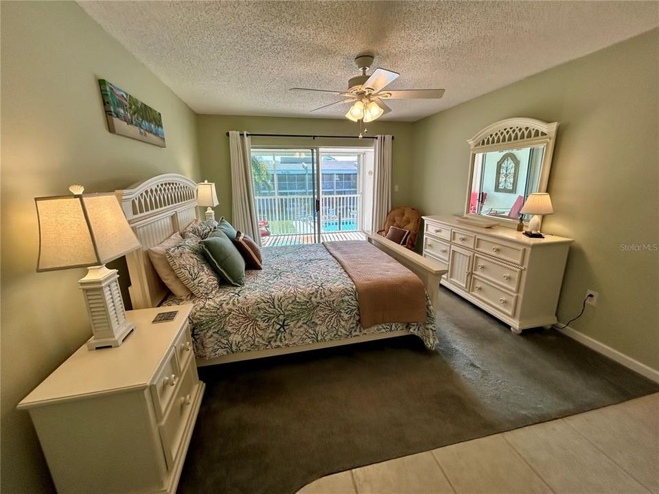 For Sale: $200,000 (2 beds, 2 baths, 1025 Square Feet)