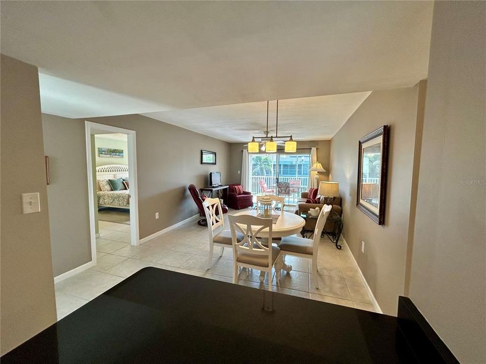 For Sale: $200,000 (2 beds, 2 baths, 1025 Square Feet)