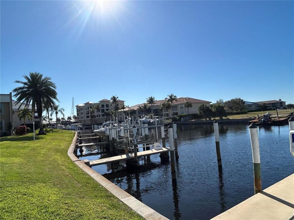 For Sale: $200,000 (2 beds, 2 baths, 1025 Square Feet)