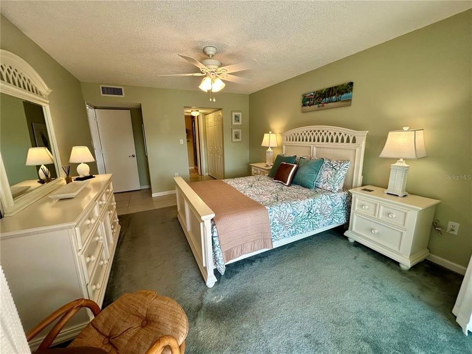 For Sale: $200,000 (2 beds, 2 baths, 1025 Square Feet)