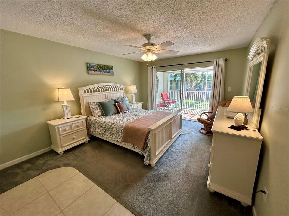 For Sale: $200,000 (2 beds, 2 baths, 1025 Square Feet)