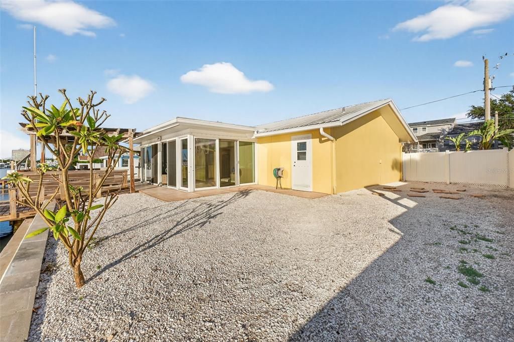 На продажу: $925,000 (2 спален, 2 ванн, 1653 Квадратных фут)