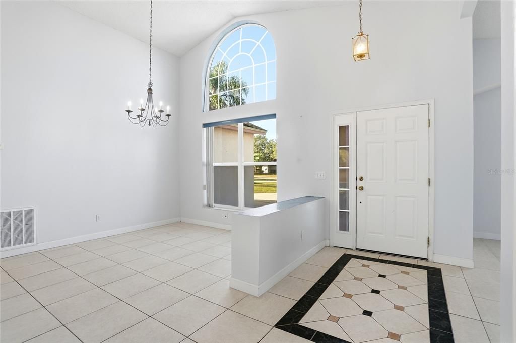 For Rent: $2,650 (3 beds, 2 baths, 2044 Square Feet)