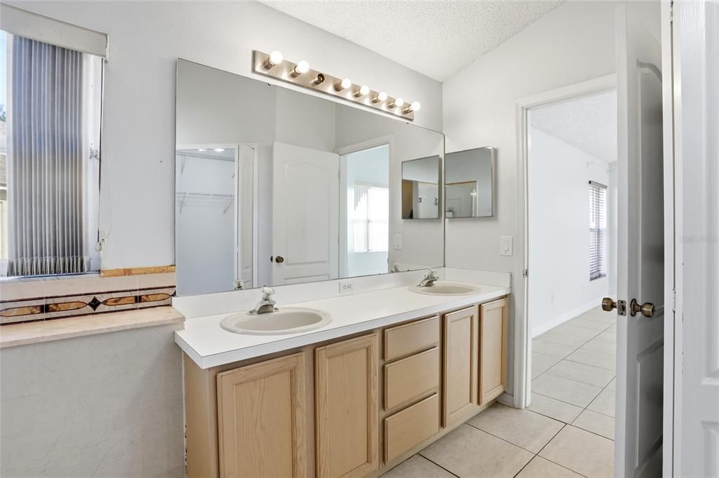 For Rent: $2,650 (3 beds, 2 baths, 2044 Square Feet)