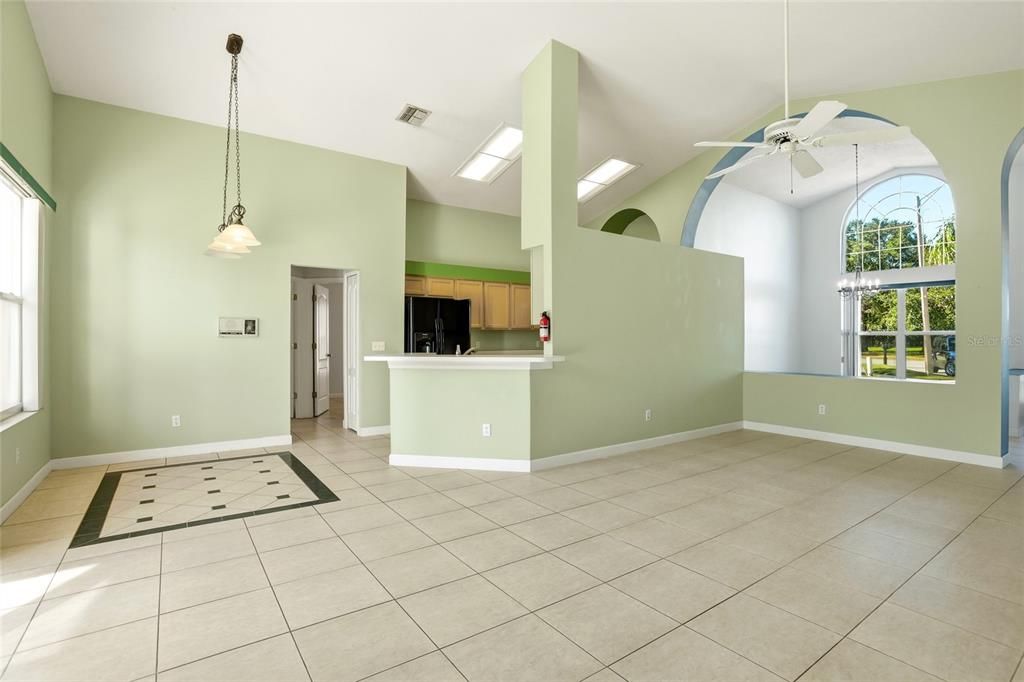 For Rent: $2,650 (3 beds, 2 baths, 2044 Square Feet)