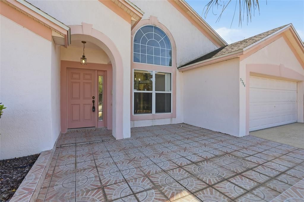 For Rent: $2,650 (3 beds, 2 baths, 2044 Square Feet)