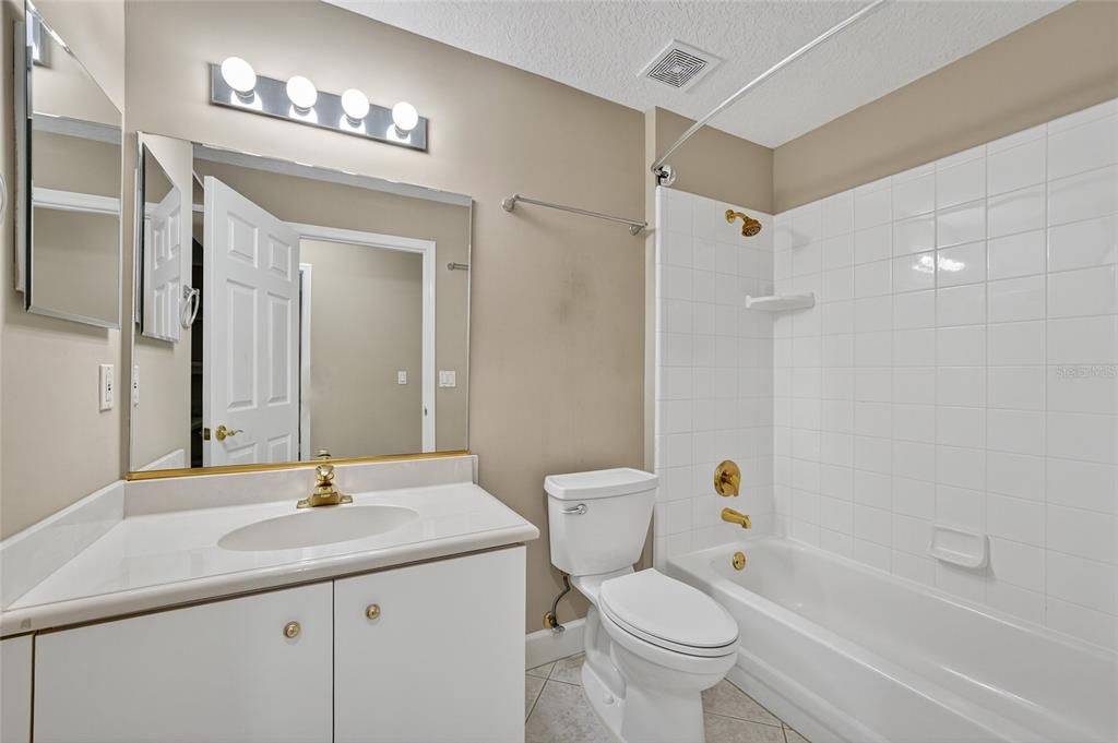 For Rent: $3,150 (3 beds, 2 baths, 1936 Square Feet)