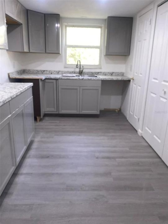 For Sale: $190,000 (2 beds, 2 baths, 905 Square Feet)