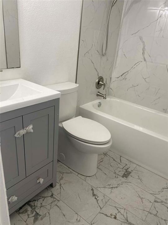 For Sale: $190,000 (2 beds, 2 baths, 905 Square Feet)