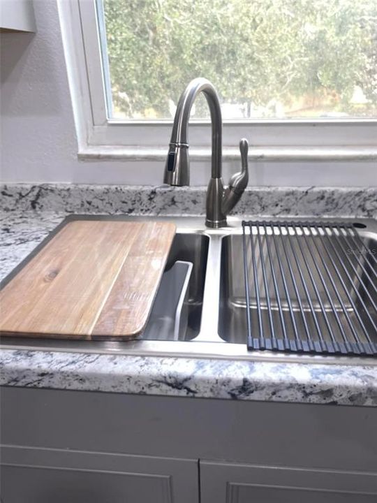 For Sale: $190,000 (2 beds, 2 baths, 905 Square Feet)