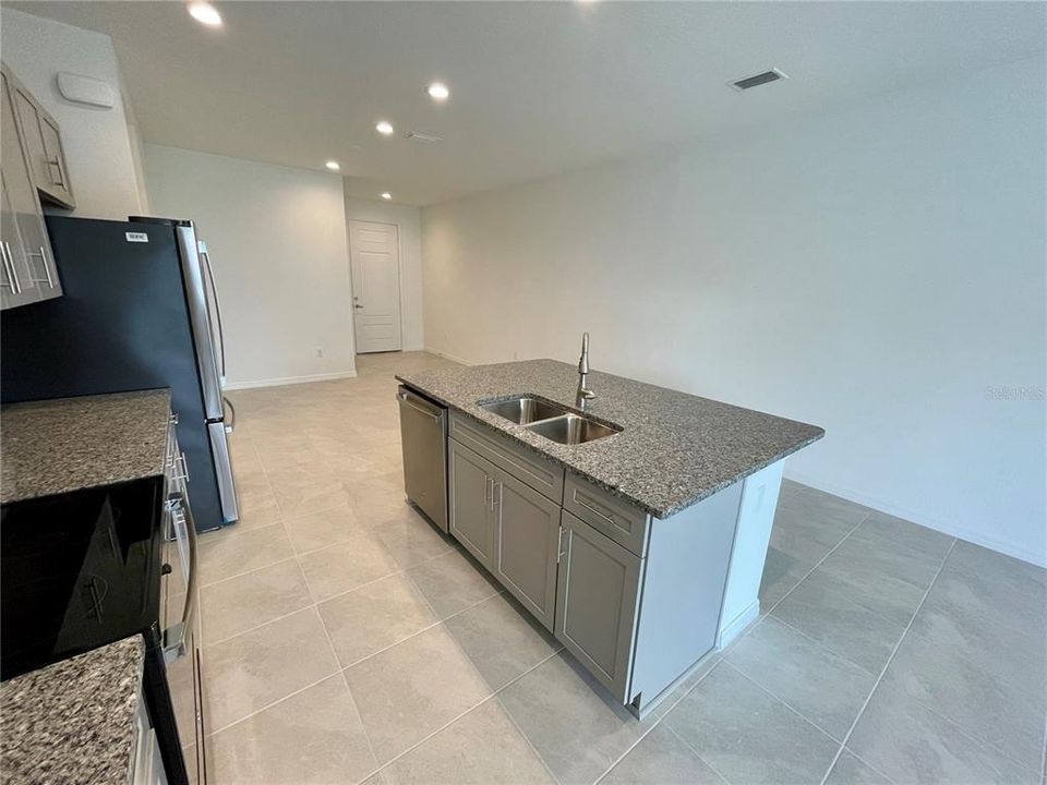 En Venta: $280,000 (3 camas, 2 baños, 1736 Pies cuadrados)