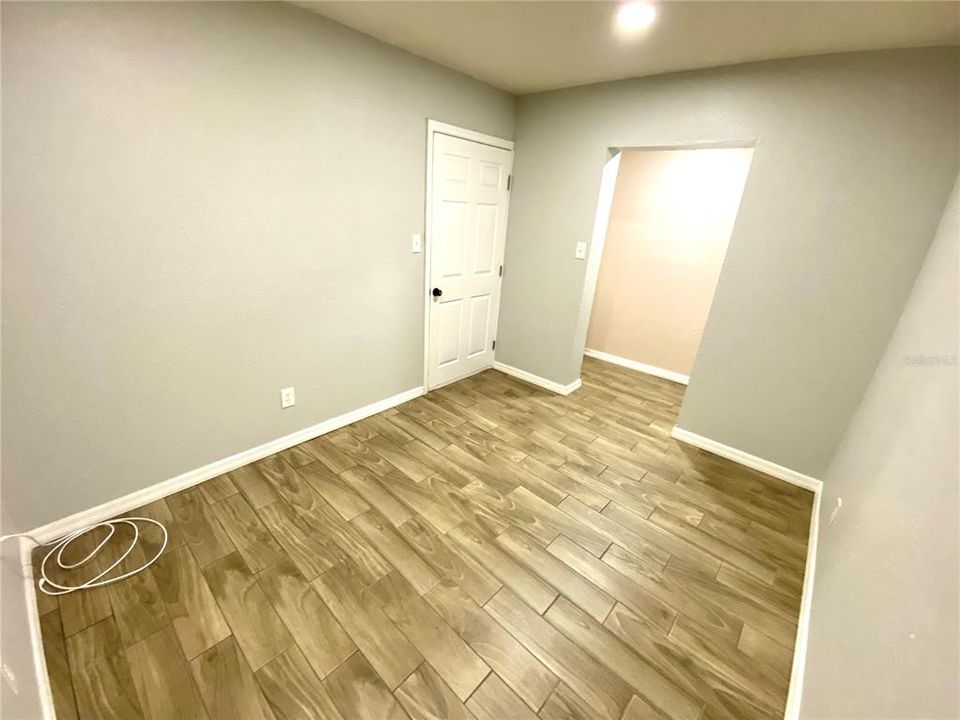 待售: $199,900 (2 贝兹, 1 浴室, 661 平方英尺)