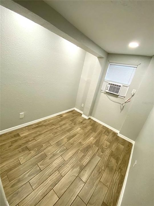 待售: $199,900 (2 贝兹, 1 浴室, 661 平方英尺)