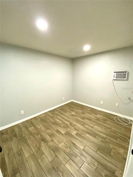 待售: $199,900 (2 贝兹, 1 浴室, 661 平方英尺)