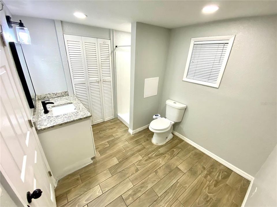 待售: $199,900 (2 贝兹, 1 浴室, 661 平方英尺)