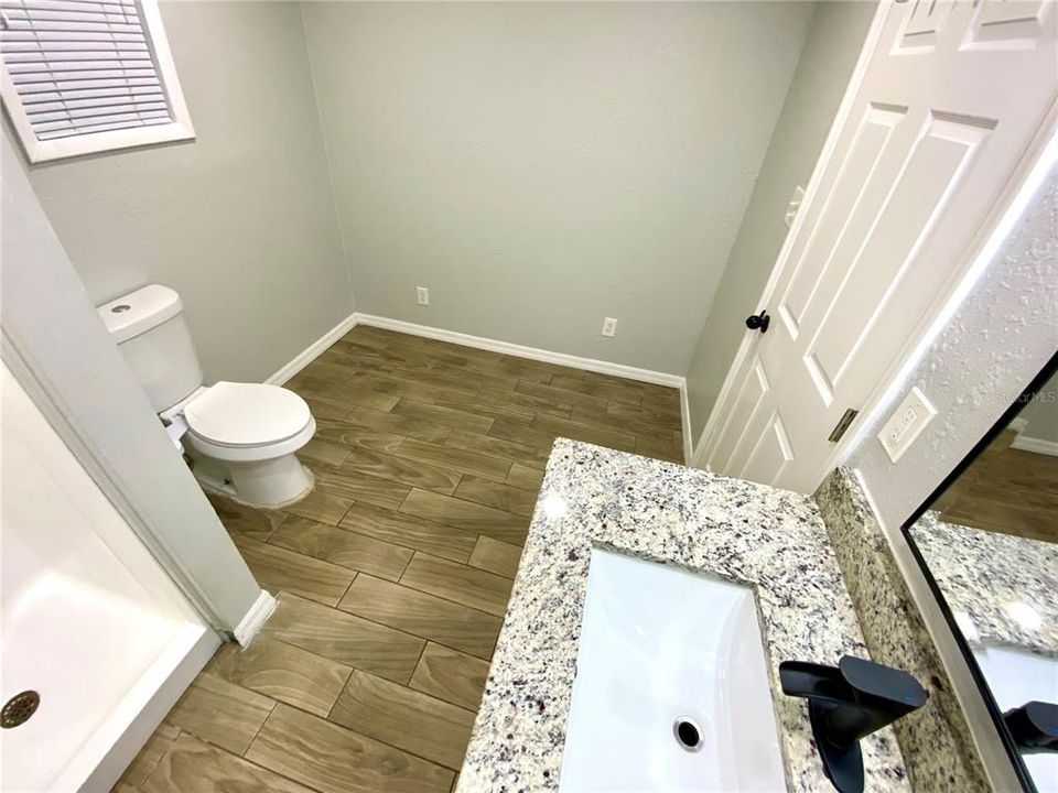 待售: $199,900 (2 贝兹, 1 浴室, 661 平方英尺)