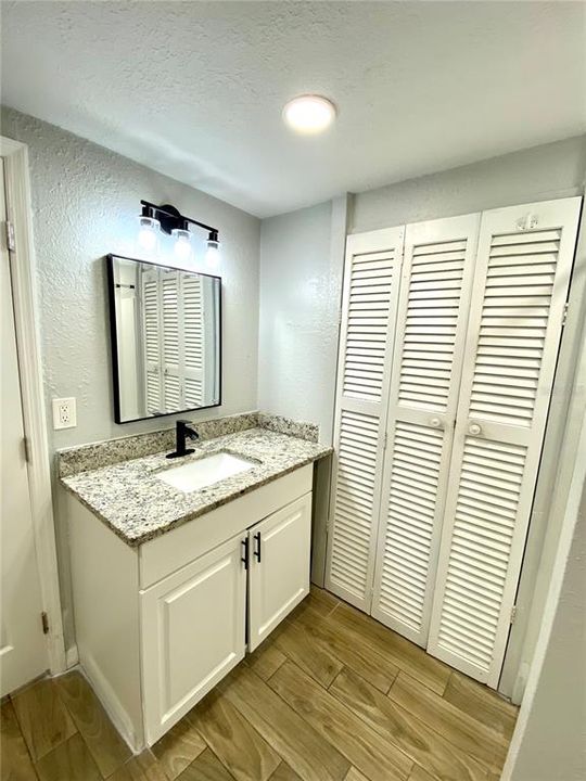 待售: $199,900 (2 贝兹, 1 浴室, 661 平方英尺)