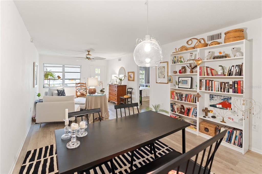 待售: $315,000 (2 贝兹, 2 浴室, 976 平方英尺)