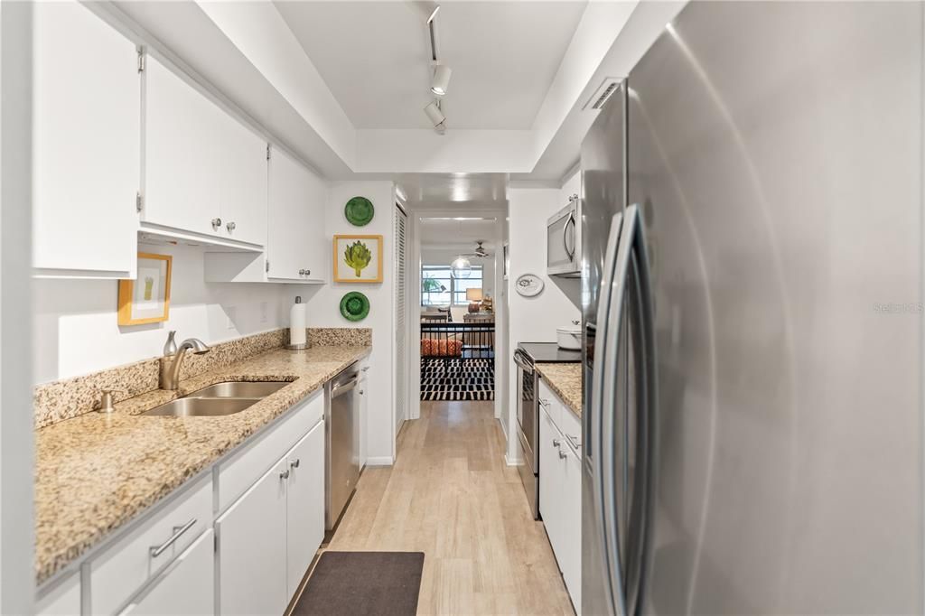 待售: $315,000 (2 贝兹, 2 浴室, 976 平方英尺)