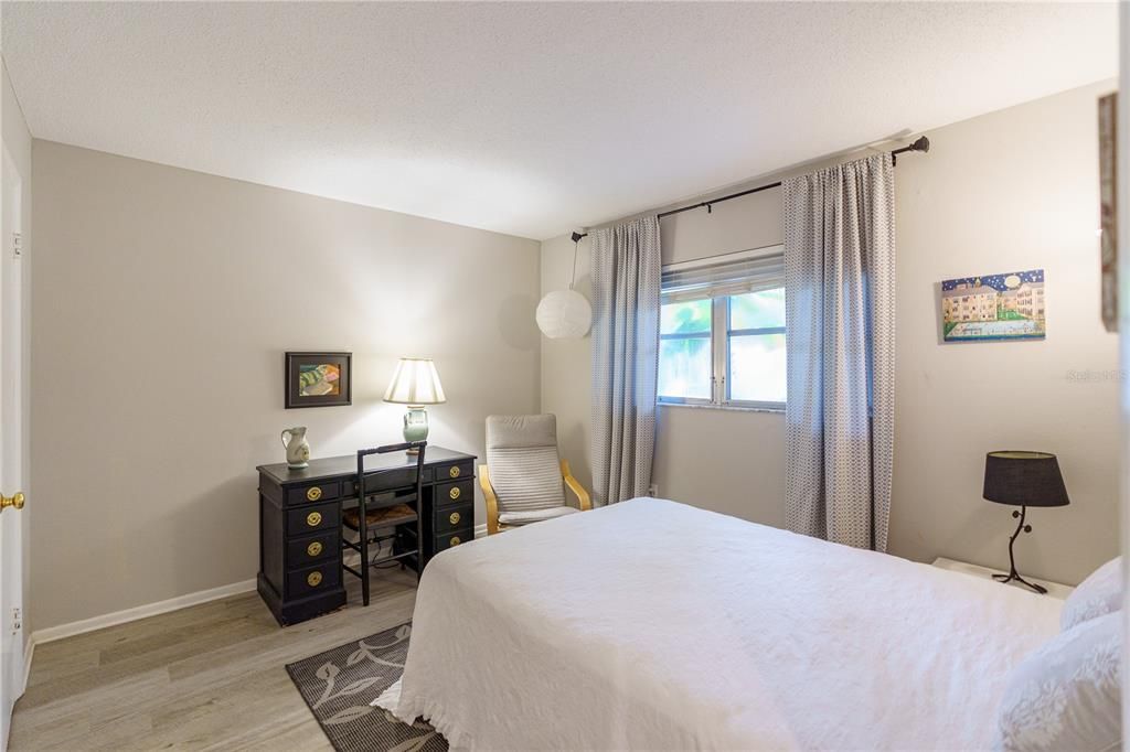 待售: $315,000 (2 贝兹, 2 浴室, 976 平方英尺)