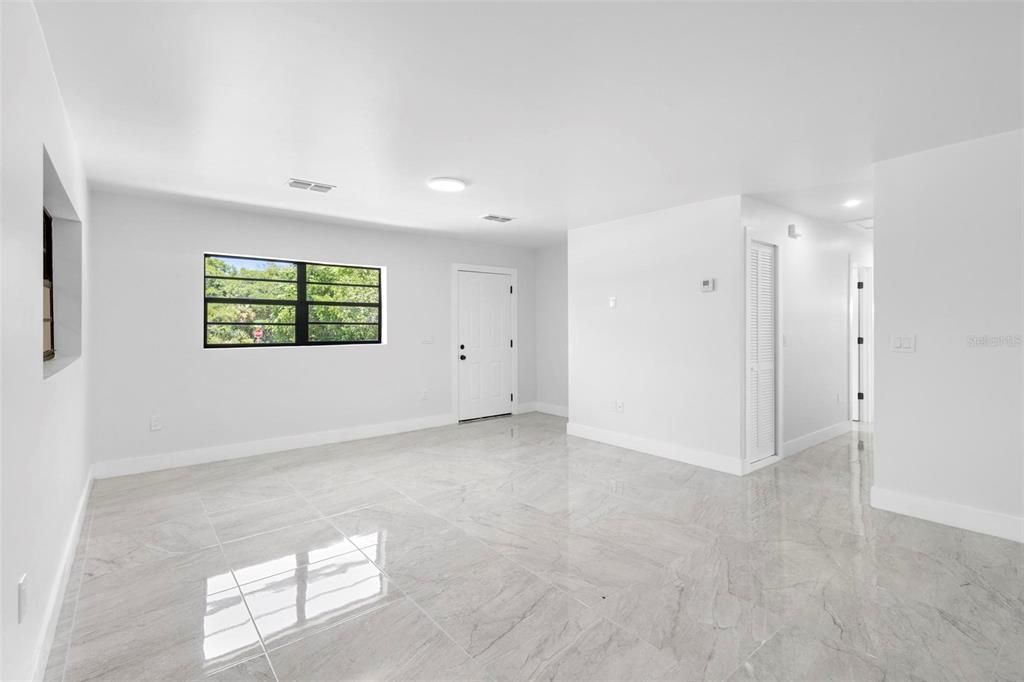 En Venta: $289,000 (3 camas, 2 baños, 1242 Pies cuadrados)