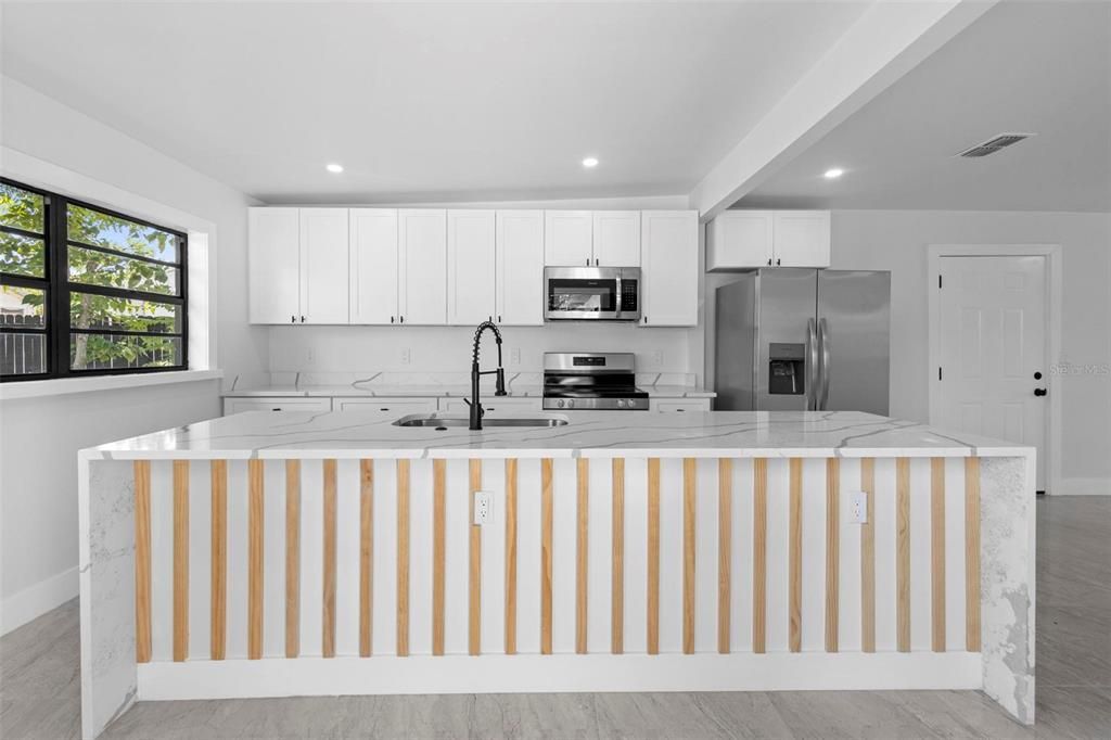 En Venta: $289,000 (3 camas, 2 baños, 1242 Pies cuadrados)