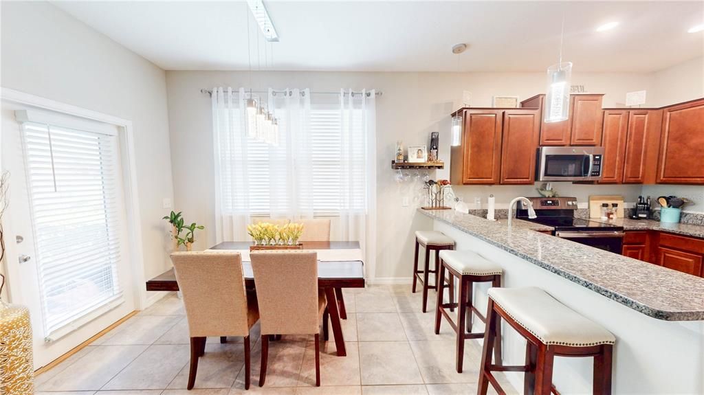 На продажу: $265,000 (3 спален, 2 ванн, 1824 Квадратных фут)