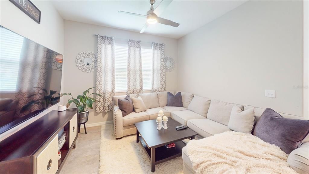 На продажу: $265,000 (3 спален, 2 ванн, 1824 Квадратных фут)