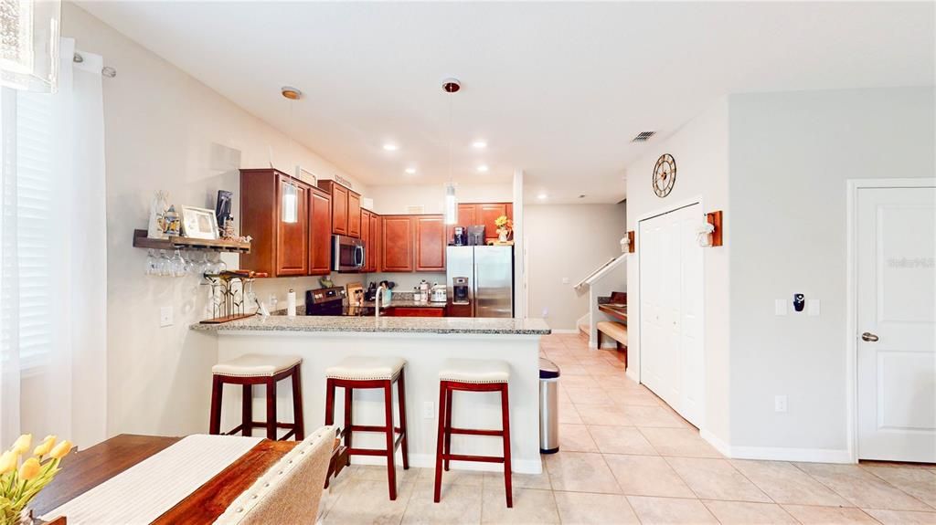 На продажу: $265,000 (3 спален, 2 ванн, 1824 Квадратных фут)